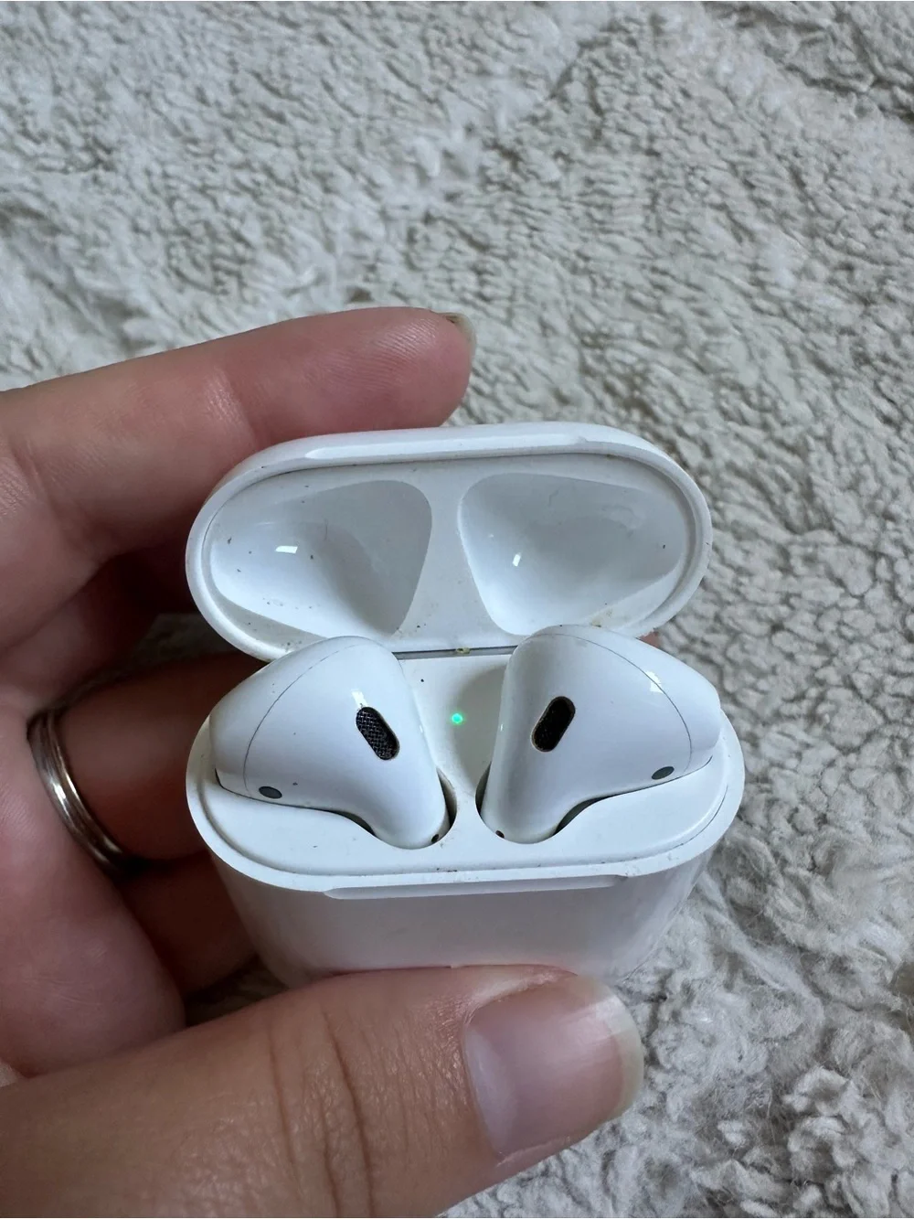 Apple | AirPods 2 Both Airpods and Case